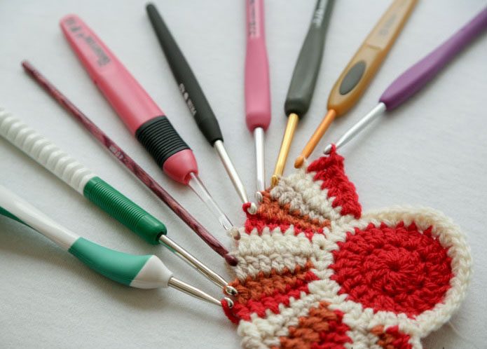 Which is a better crochet hook design for beginners and in general