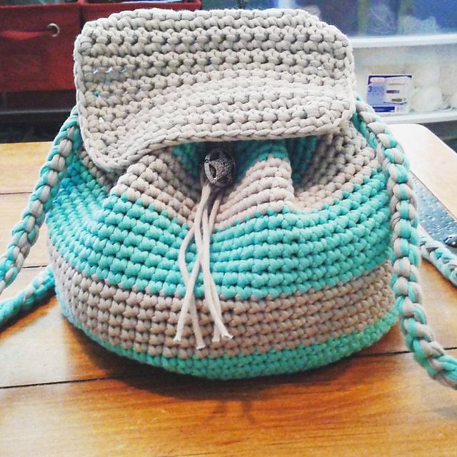7 Crochet Patterns baskets and tote bags using Bernat Maker Home Decor Yarn